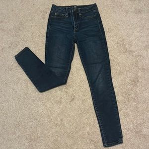 Mid-high rise perfect condition Gap super stretchy dark wash skinny jeans 25P